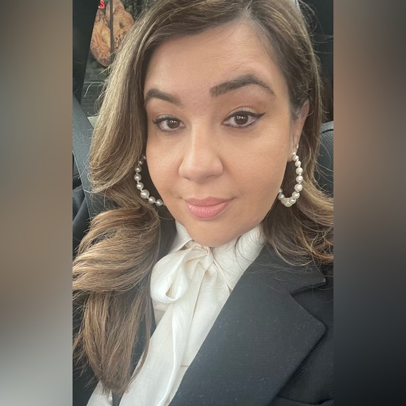 Meet your Posher, Theodora - Picture 3 of 4